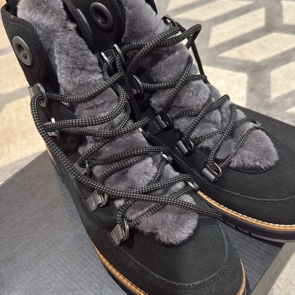 NIB Cole Haan ZeroGrand Hiker Boot
Size 8 Black/Grey - Picture 3 of 5